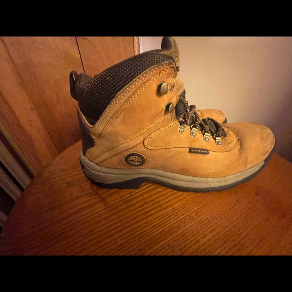 Gently worn Mens size 11 timberland  Work Boots/hikers